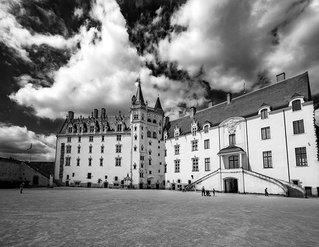 Chateau des ducs de Bretagne Nantes
Dukes of Brittany Castle.
.
.
#nantes #castle  #blackandwhite #bw #lvan #pocket_bnw #bnw  #tourismeloireatlantique  #chateaunantes  #conceptstorephoto  #fujifeed #architecture  #fujifilmfr #fujifilm #xt2 #nantestourism… ift.tt/2M2Dsv7