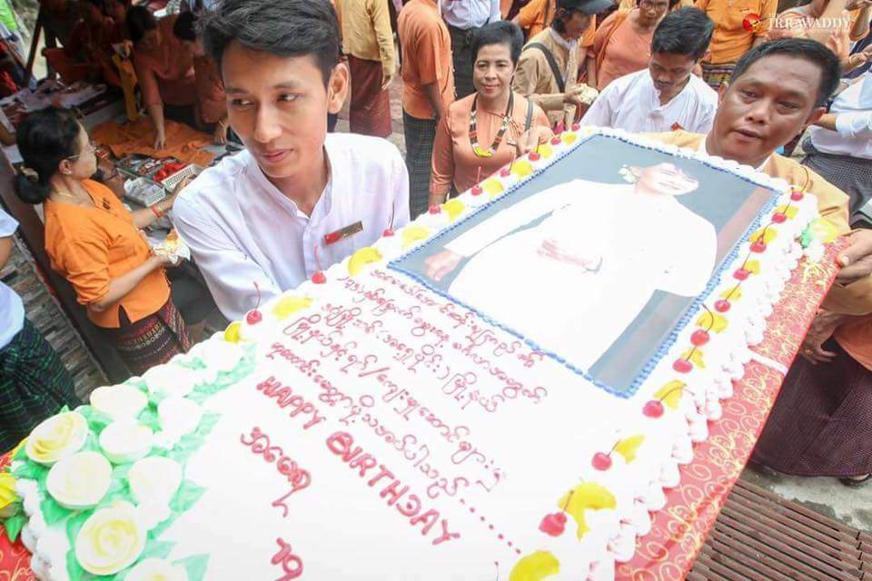 ဘာ​ေျပာခ်င္​မိသလည္​း
ဘာနဲ႔တူသလည္​း