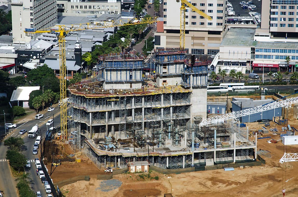 InfoSutherland's tweet photo. Oceans Umhlanga Hotel from above. First PT deck being installed for the Hotel tower. #sutherlandengineers #oceansumhlanga #structures https://t.co/TmKvhDnC2b