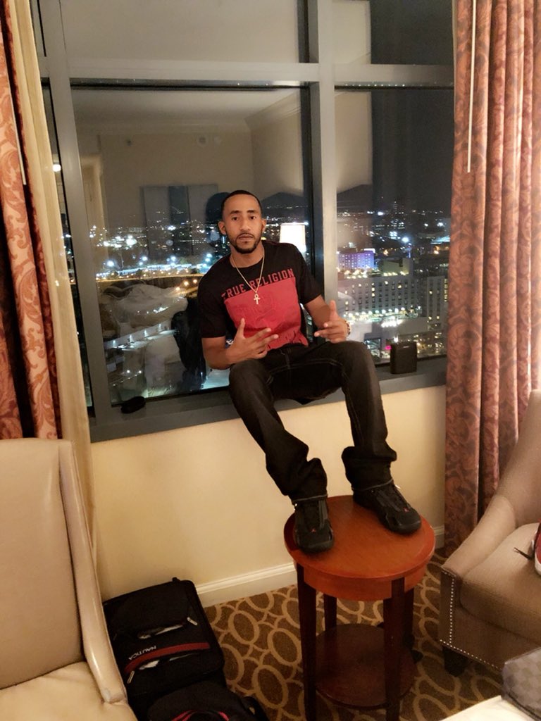 jerelljoyner's tweet photo. Atl nights #BirthdayBashWeekend https://t.co/T9jLek9KgY