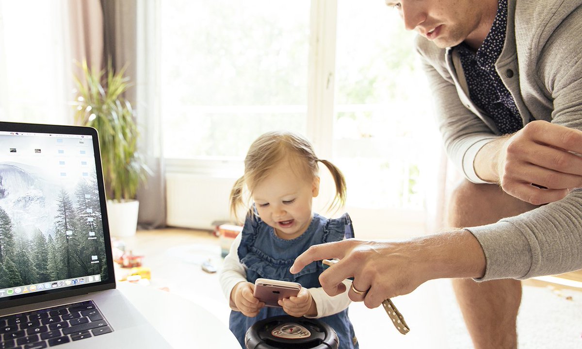 fambition_fi's tweet image. Mitä tapahtuu, kun joukko isiä sisuuntuu perhevapaauudistuksen odottamiseen? Syntyy #isähaaste, yhteistyössä idean isien @mieky @AkuKarjalainen @juhotoivola &amp;amp; Tommi Koivisto sekä työnantajien kanssa. Tsekkaa juuri lanseerattu saitti 🚀 isahaaste.fi #isyys #työelämä