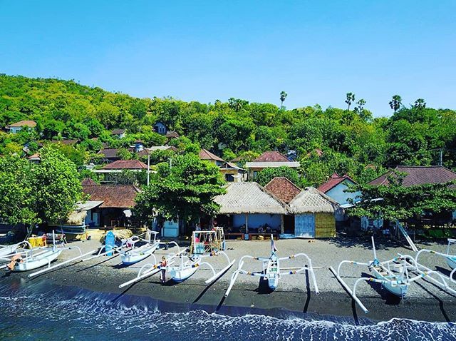 apneista's tweet image. How Apneista looks today from the beach #apneistafreedivingbali #freedivingcourses #learntofreedive #lifesabeach #amedisamazing #tropicaladventure #balibackpacking #volcano ift.tt/2I0FeKN
