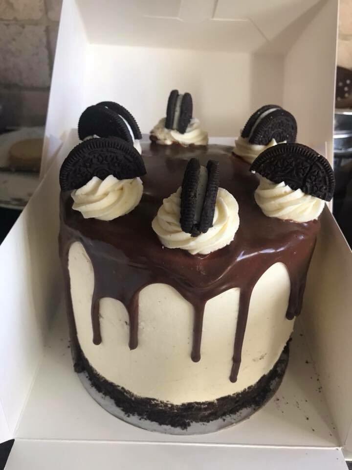 BakedByLizzi's tweet photo. Tuesdays are just the worst day of the week. But do you know what makes it better? Cake! #Wandsworth #LondonBaker https://t.co/g8009jJjun