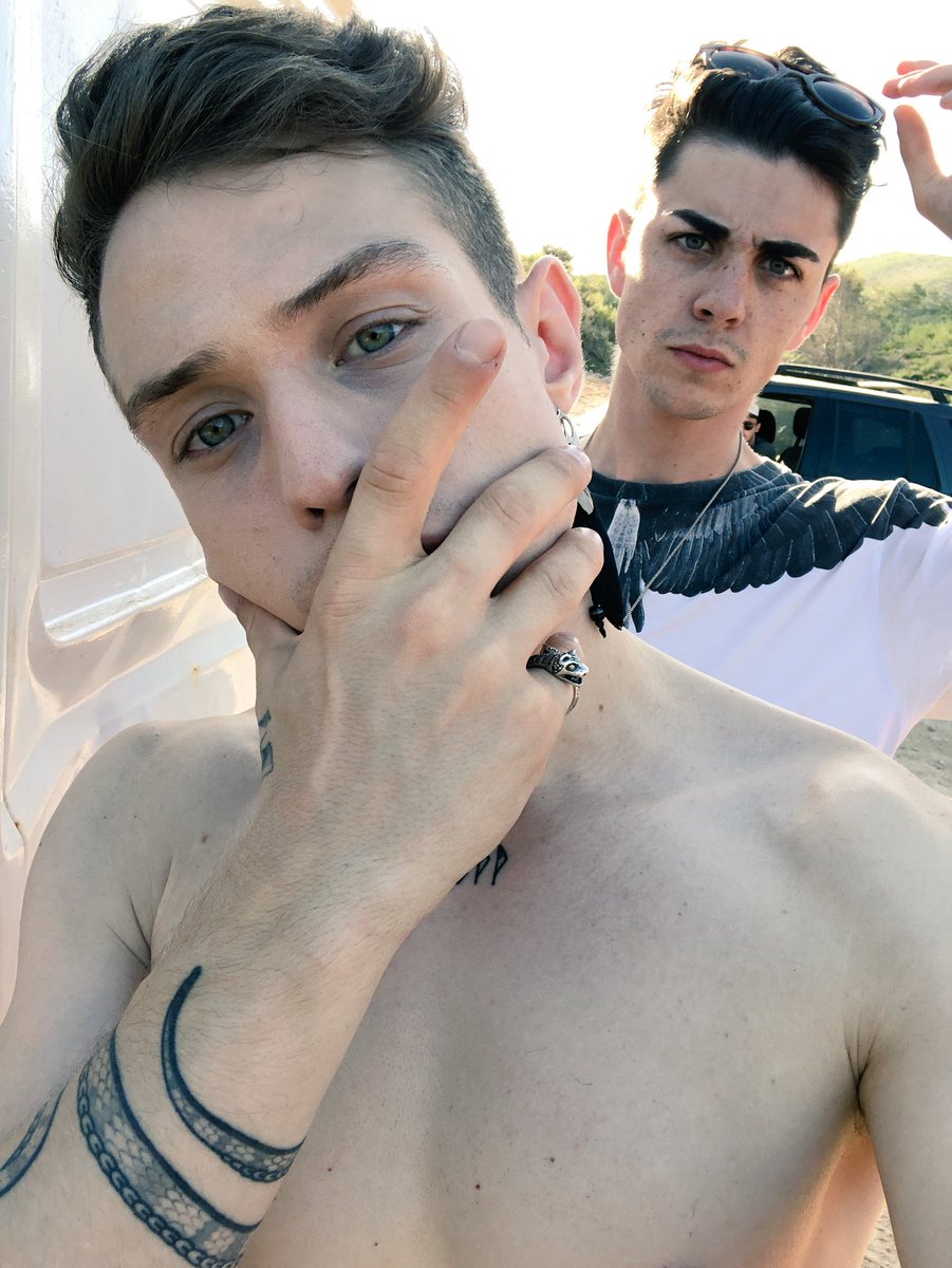 IRAMAPLUME's tweet photo. Riprese del video finite!! Non vedo l’ora di vederlo montare 🔥🌹 https://t.co/G6mBIN7qOK
