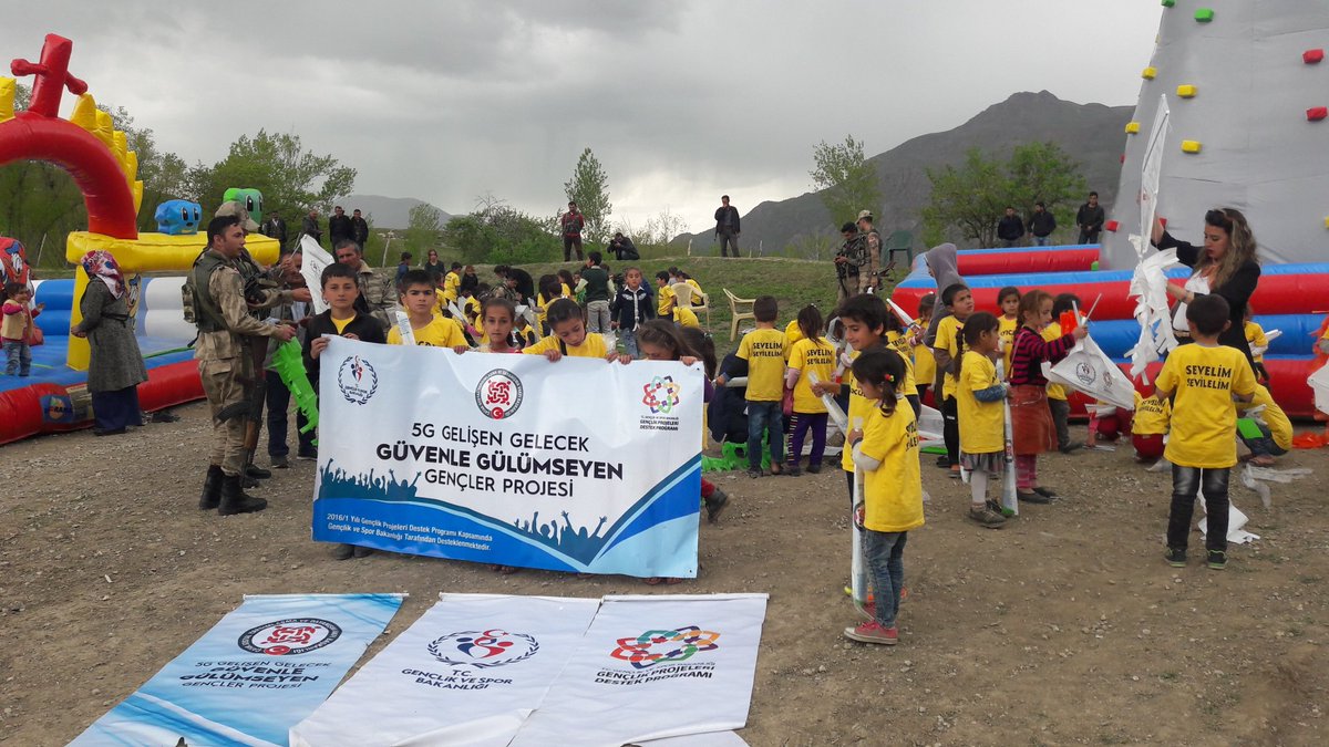 5Merkezi's tweet photo. Gençlik Projeleri Destek Programı 2016\1 Kapsamında Gençlik Ve Spor Bakanlığı Tarafından Desteklenen  Projemiz Kapsaminda genclerimizle #KIYICAK bolgesinde ucurtma senligimiz
#katodagieteklerindeGSB
@ysmnkrblt06
#gencliksporbak
#GSBgenclikproje
#MUHAMMETCARTI
#VANÇATAK https://t.co/U1UJaodZgP