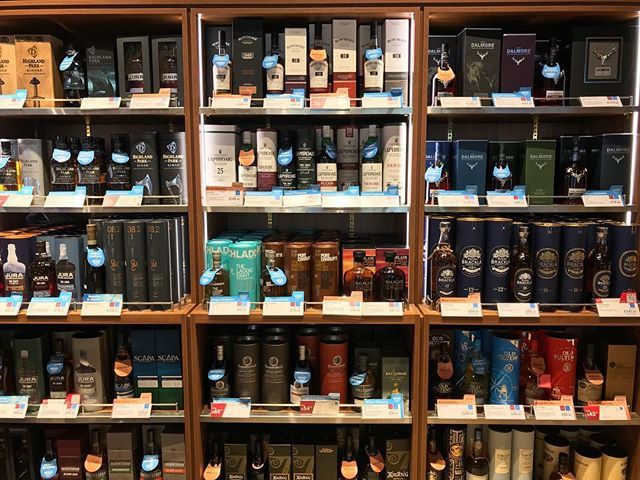 TopWhiskies's tweet photo. #whisky shopping in duty free at @heathrow_airport before flying to Spain 🇪🇸 What would you pick up? https://t.co/qmNdJbDZNM