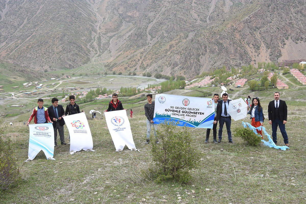 5Merkezi's tweet photo. Gençlik Projeleri Destek Programı 2016\1 Kapsamında Gençlik Ve Spor Bakanlığı Tarafından Desteklenen Projemiz Kapsaminda genclerimizle #KONALGA KOYUNDE UCURTMA SENLIGIMIZ
#tskgsb
@ysmnkrblt06
#gencliksporbak
#GSBgenclikproje
#MUHAMMETCARTI
#VANÇATAK https://t.co/2dC4OyUnJR