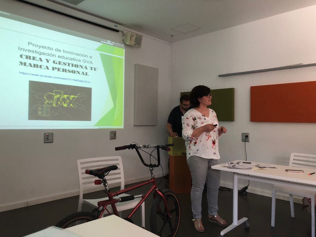 CIP_FP_Batoi's tweet photo. @CIP_FP_Batoi presente en Jornada de #InnovaFOL, organizada por @CefireFP_EAE, con la comunicación Un P. Innovación e Investigación Educativa impulsado desde el área de FOL.
#FOL https://t.co/8hPmolPRp7