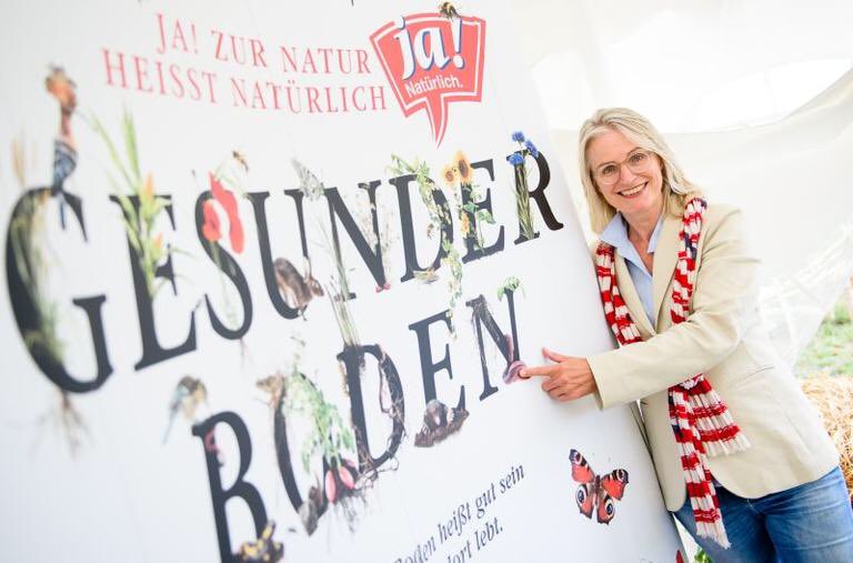 pannatura's tweet photo. Auf den #Biofeldtage am Landgut Esterhazy setzte sich Österreichs größte Bio-Marke @ja_natuerlich gegen #Pestizidverwendung in d. konventionellen Landwirtschaft ein. #gesunderboden via https://t.co/eyrkP87Dn6 https://t.co/weecPSPdxv
