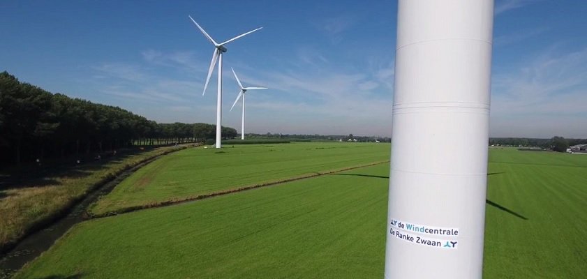 GroeneCourant's tweet photo. Groene Courant - @DeWindcentrale bouwt samen met duizenden huishoudens 3 #windmolens https://t.co/MT4nzT3sCC @LagerweyWind https://t.co/2Jx3NicXKY