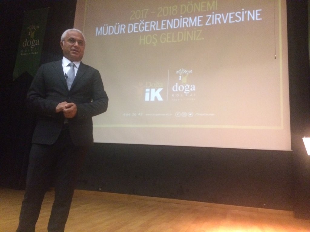 Doğa Koleji 2017-2018 Müdürler Zirvesi Genel Müdürümüz <a href="/AliRizaLule/">Ali Rıza Lüle</a> nin konuşması ile başladı. 'Bizim müdürlerimiz Eğitim İdarecisi değil Yöneticisidir.'<a href="/DogaOkullari/">Doğa Koleji</a> <a href="/hakaninanir/">Hakan İnanır</a> <a href="/RaufAkan/">Rauf Akan</a>