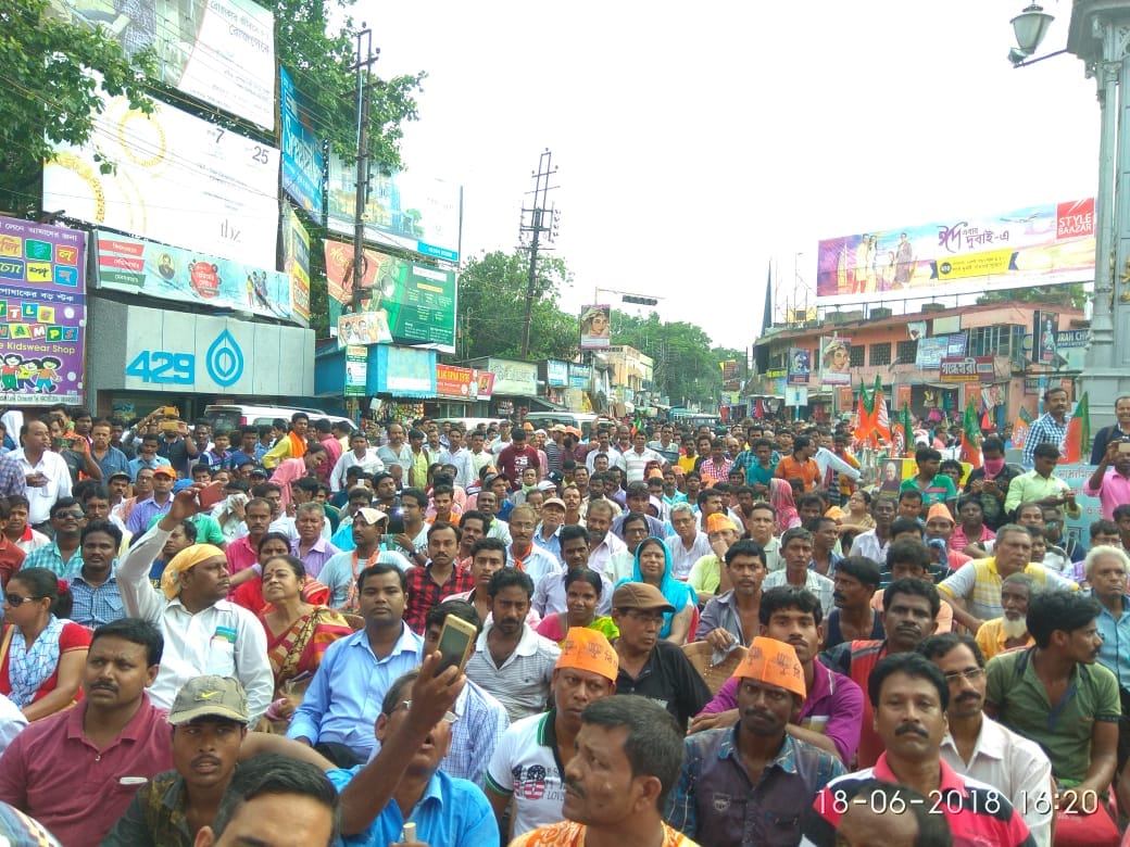 shivprakashbjp's tweet photo. टी.एम.सी. द्वारा प्रायोजित हिंसा के विरोध में बंगाल में भाजपा का धरना एवं प्रदर्शन। भाजपा को अपार समर्थन के लिए जनता का धन्यवाद। https://t.co/sFdsIiWYU0
