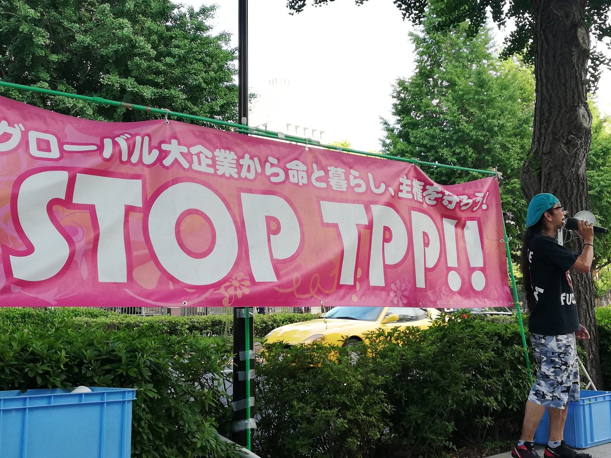 JFFMwomen's tweet image. テツさんのスピーチ

野党時代に、[ここが危ないTPP]と、TPPに反対した自民党。
だったら、党として間違いてした。と謝っていま、何故賛成するのかを説明するべきでは？
#StopTPP
