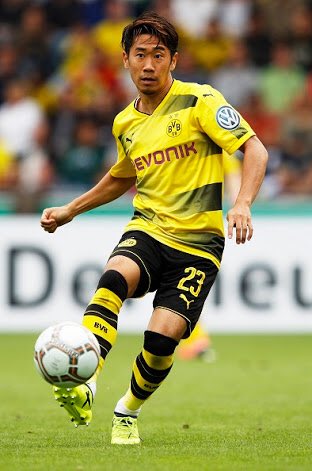 蓮 香川真司 29歳 ドルトムント 輝けぬ天才 才能 能力共に日本最高レベル 世界的な評価も非常に高い しかし 長年にわたり日本代表では活躍できていない 彼の思考速度についていける乾 武藤 柴崎と共にならば輝けるか 細身だがかなり大食い