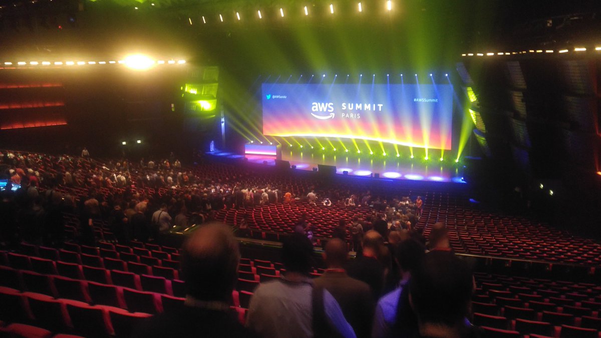 CorentinFaucher's tweet photo. #AWSSummit c'est partis pour la journée de conférence 😎 https://t.co/IxwuMopDi2