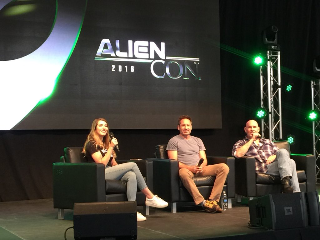 2018/06/17 - David at AlienCon 2018 at Pasadena Convention Center - Page 4 DgCbn6mUEAEJZCv