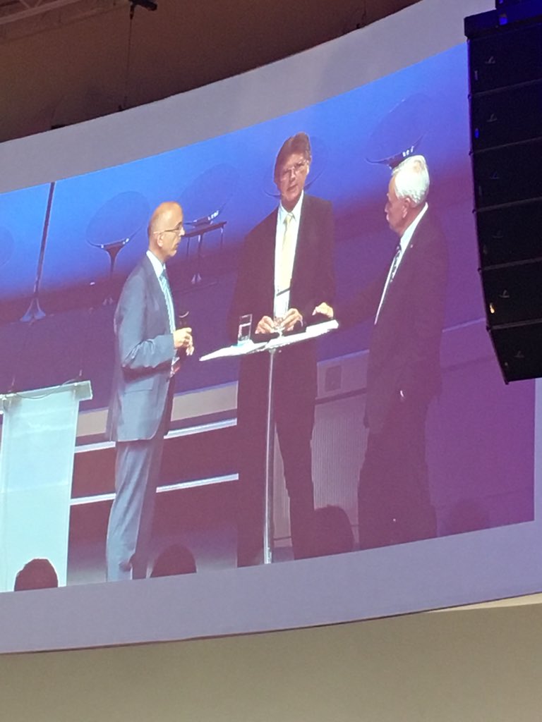 Wenn Sts Vitt stellvertrendend den spirit des BM zum Thema Digitalisierung demonstriert hat, dann gute Nacht  #ZKSV18