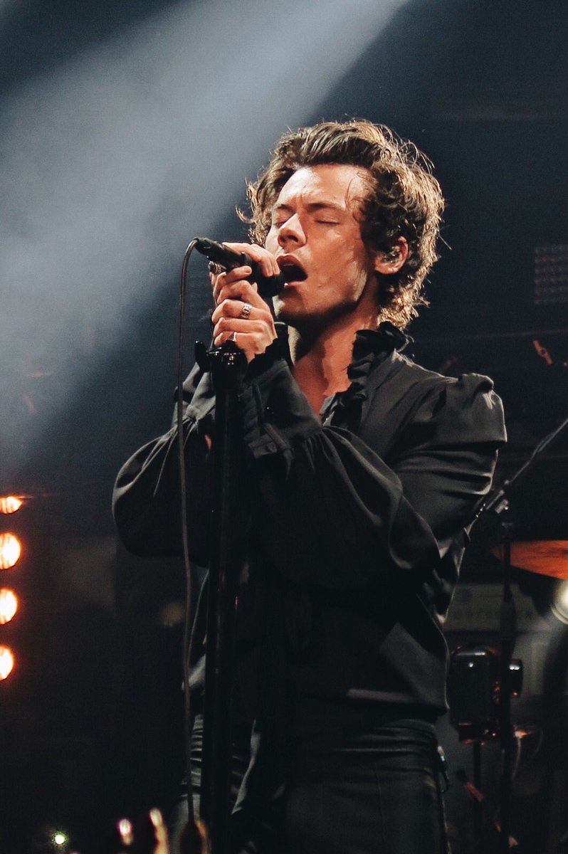 Harry Styles delivers stunning performance at TD Garden – The