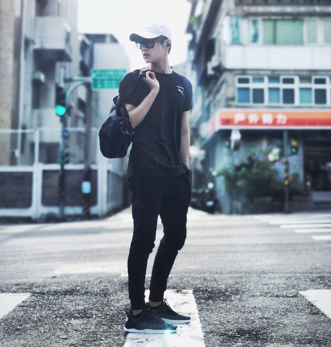 ioHansC's tweet photo. Best thing about first day after long weekend?
Nothing.
Have a great week guys 😃

#BOSE #SoundSportFree
#PUMA #IGNITEFlashevoKNIT https://t.co/mxzJe7dXz8
