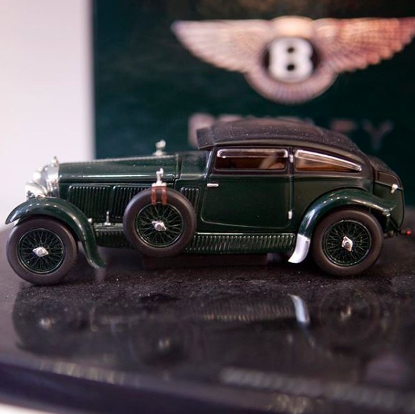 Dust off the classic cars 
#pankhurstlondon #mensstyle #bentleymotors #mensshampoo #londonbarber #postitfortheaesthetic #bentley #styleblogger #hiddensoho #bestbarberlondon #bestbarbersoho #classiccars #londonlifestyle #menshair #gentleman #menwithstyle #menshaircare #carmodel