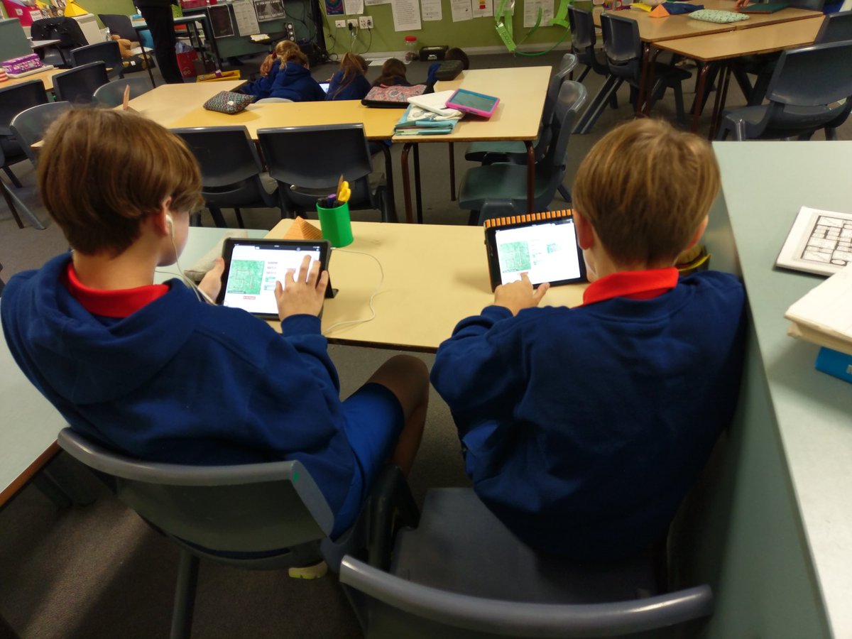 april_hassall's tweet image. Cool coding collaboration in Year 6 today!! @CodeClubAus #code #studentscoding #ICT