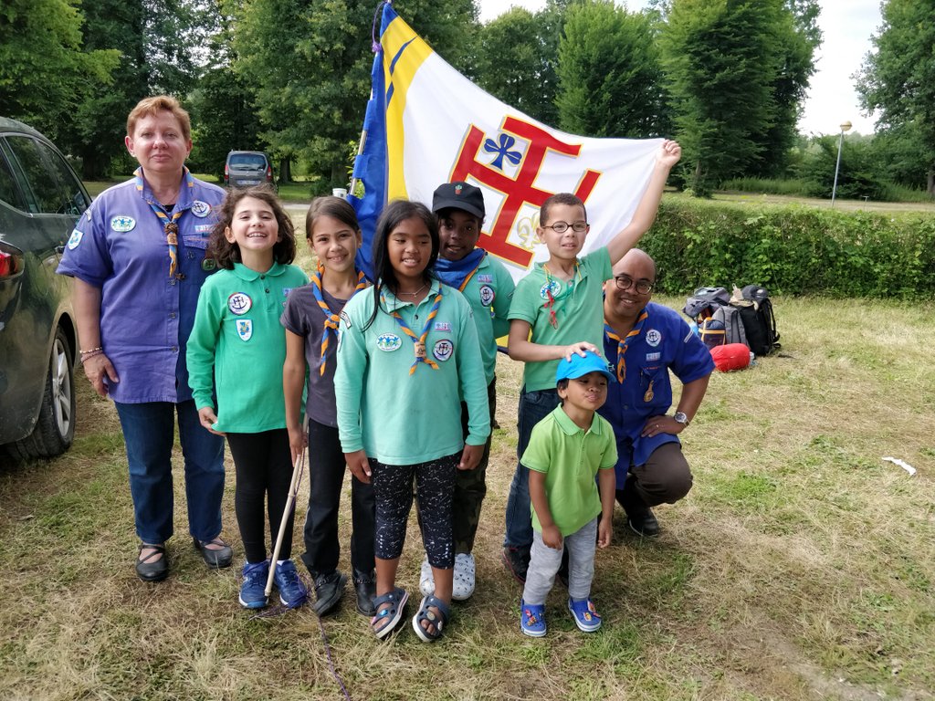 SGDFLAGNY's tweet photo. Un super camp farfadets sur le thème de l'écologie. On est tous repartis avec des idées pour des petites actions à faire pour protéger notre planète, listées dans une charte.
#vertpomme
#sgdflagnystfurcy https://t.co/hiE5tmmTKq