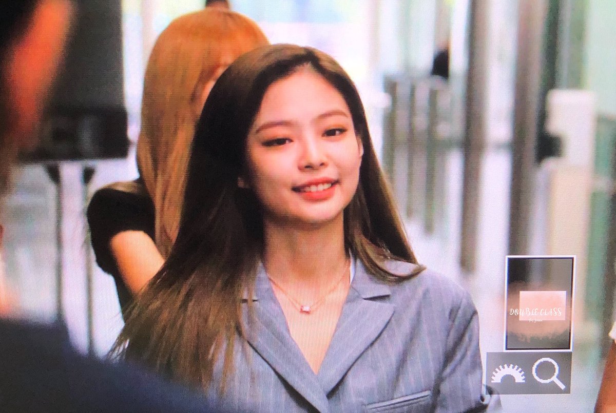 doubleclassjen's tweet photo. 180619 2시의 데이트 퇴근
#블랙핑크 #제니 #김제니 #BLACKPINK #JENNIE #KIMJENNIE https://t.co/th3u8eEAwU
