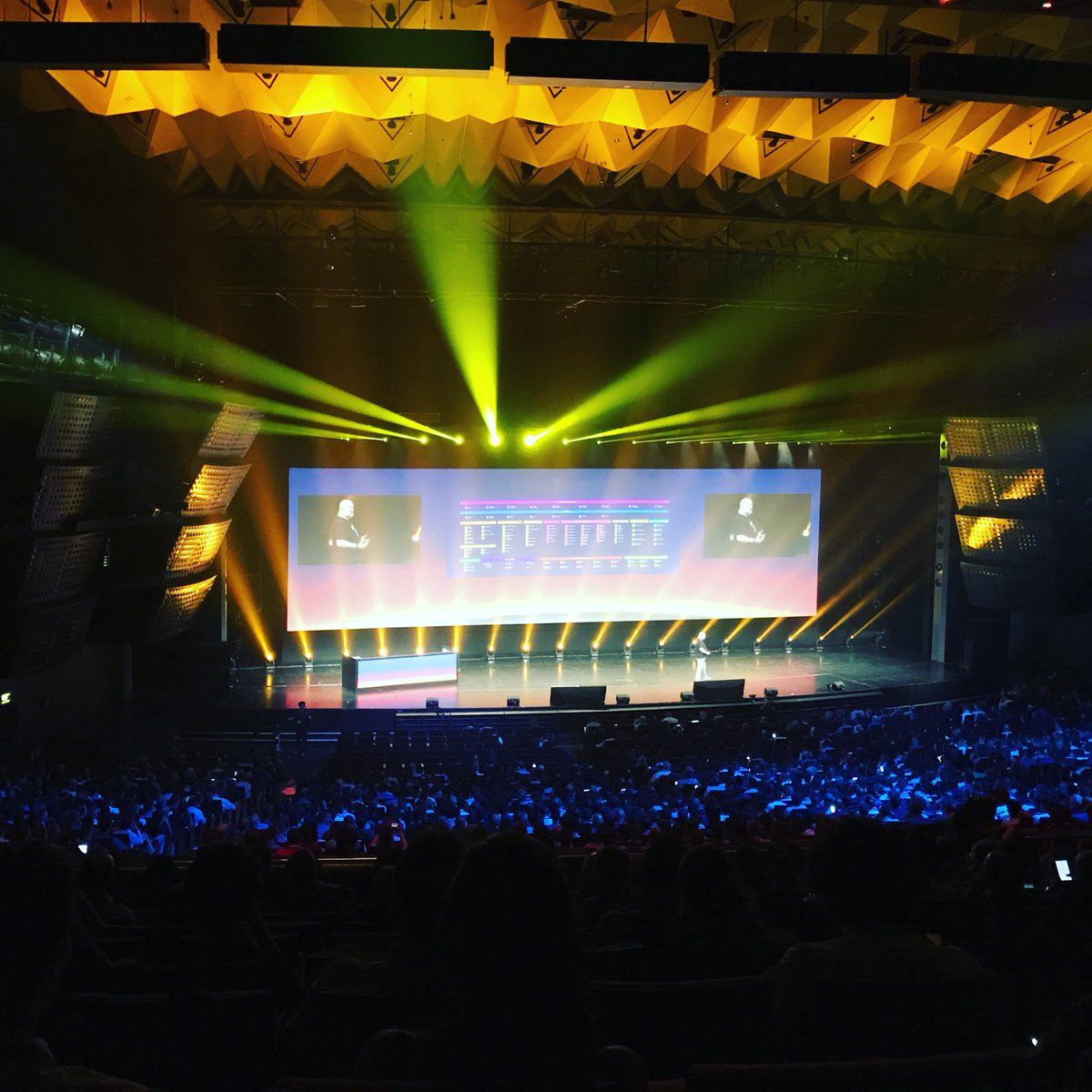 MasterBnJ's tweet photo. AWS Summit 2018 avec le CEO de la SNCF ! https://t.co/FVVKqW9LgG