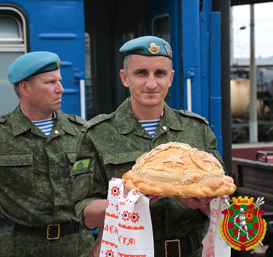 MOD_BY's tweet image. Для участия в международном тактическом учении Беларуси, России и Сербии «Славянское братство - 2018» в Краснодарский край прибыл железнодорожный эшелон с военнослужащими 103 овдбр ССО ВС Республики Беларусь #СлавянскоеБратство #учение #militaryexercises
vsr.mil.by/2018/06/19/k-m…