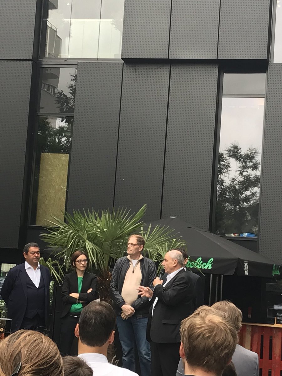 GalryVerneuil's tweet photo. Conférence et performance live de @StoulPeintresse avec @albane_godard @UrbanLabParis et @jerome_coumet dans Paris 13eme. #parisdedemain #innovation #newworld #lab #innovation #arturbain #stoul #artislife https://t.co/1SWEdDk3Ah