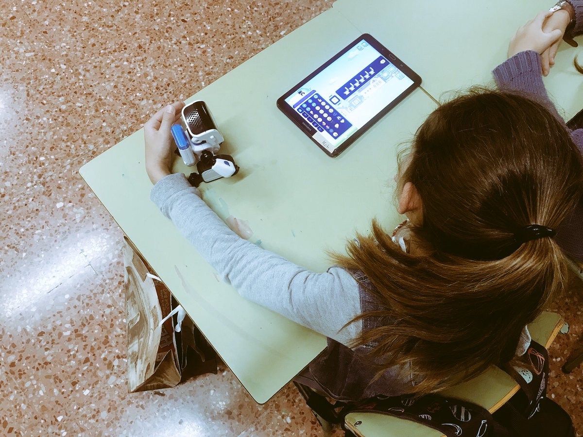 INfutureTF's tweet photo. 🔉Comienzan las jornadas de la #FiestadelaCiencia en #CEIPAtalaya, una mañana cargada de #tecnología, #ciencia, #robótica, #LEGO y #programación 👏👏 https://t.co/Y83IUsYV1D