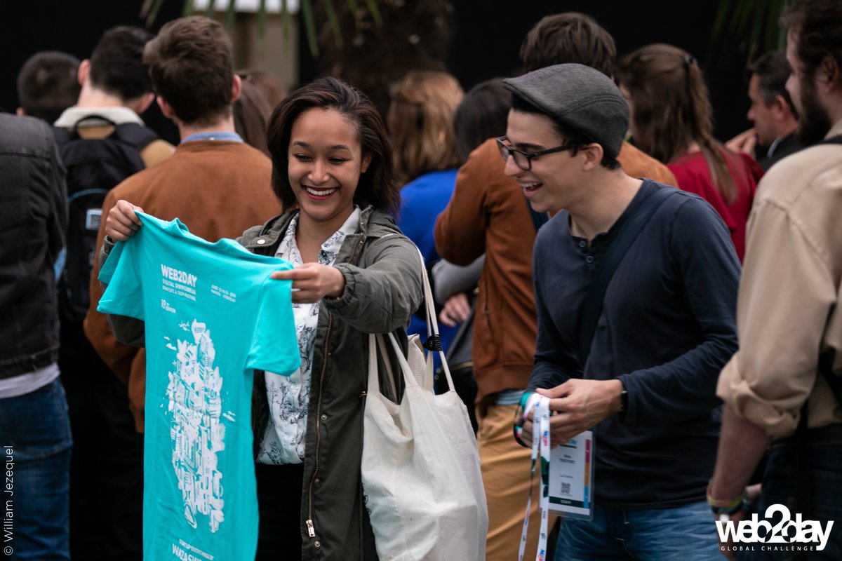 Lors du #Web2day vous avez sûrement croisé l'un de nos bénévoles avec un magnifique t-shirt turquoise ? Un grand merci à <a href="/wazashirt/">Wazashirt</a> pour ces t-shirts à poches amovibles et personnalisables ! 🙏🦄