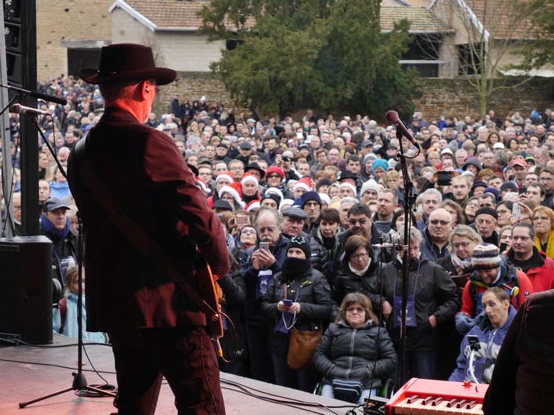 restosducoeur's tweet photo. 🎸BILAN DE LA @AOCSaintVeran TOURNANTE 2018 DE BOURGOGNE🍷
A #Prissé, 20200€ ont été collectés lors de la 74e édition placée sous le signe de la solidarité &amp; parrainée par @michaeljonesoff 
Merci aux 615 bénévoles et à tous !
Vidéo : https://t.co/AL7aZcLi75
📸@Macon_infos https://t.co/wKEnfqAsgK