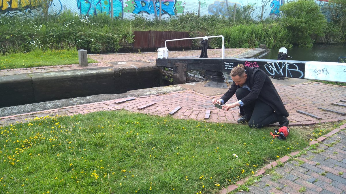 yuchenwang's tweet photo. @grandunionltd #JunctionWorks residency, inspiring 3.5 hours walking and talking @CRTWestMidlands ecologist Paul! "That's a good lawn" he said. We talked about plants (eatable, medicinal, native, garden escape...), water, wild life, nests, insects, bats #biodiversity #inclusive https://t.co/1gdSFXUAKs
