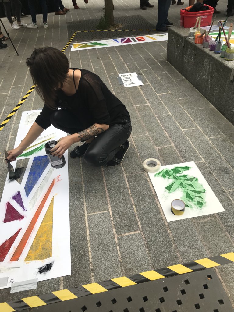 GalryVerneuil's tweet photo. Repenser le sol de demain. Performance live de @StoulPeintresse avec @UrbanLabParis . Création d’une œuvre éphémère faite de poudre de pigments.
@jerome_coumet @albane_godard #performance #streetart #stoul #parisdedemain #urbanlab #paris13 https://t.co/TvBzvZdXQx