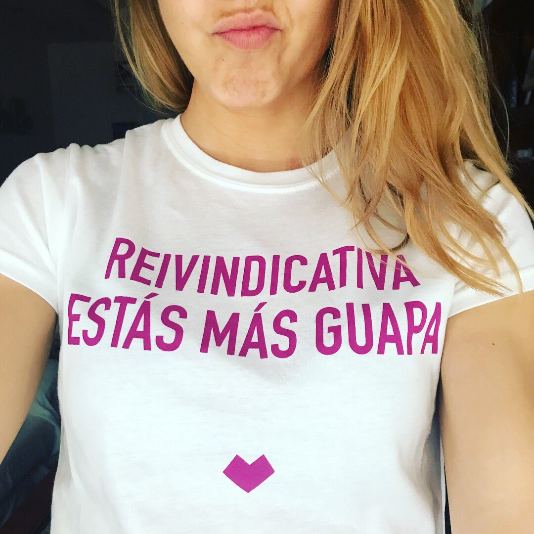mendinu's tweet photo. Oyesss que vendo camiseticas de @weslay_women! Si alguien quiere una que me mande un mensajito 💌😊 https://t.co/li8LMBqGQu