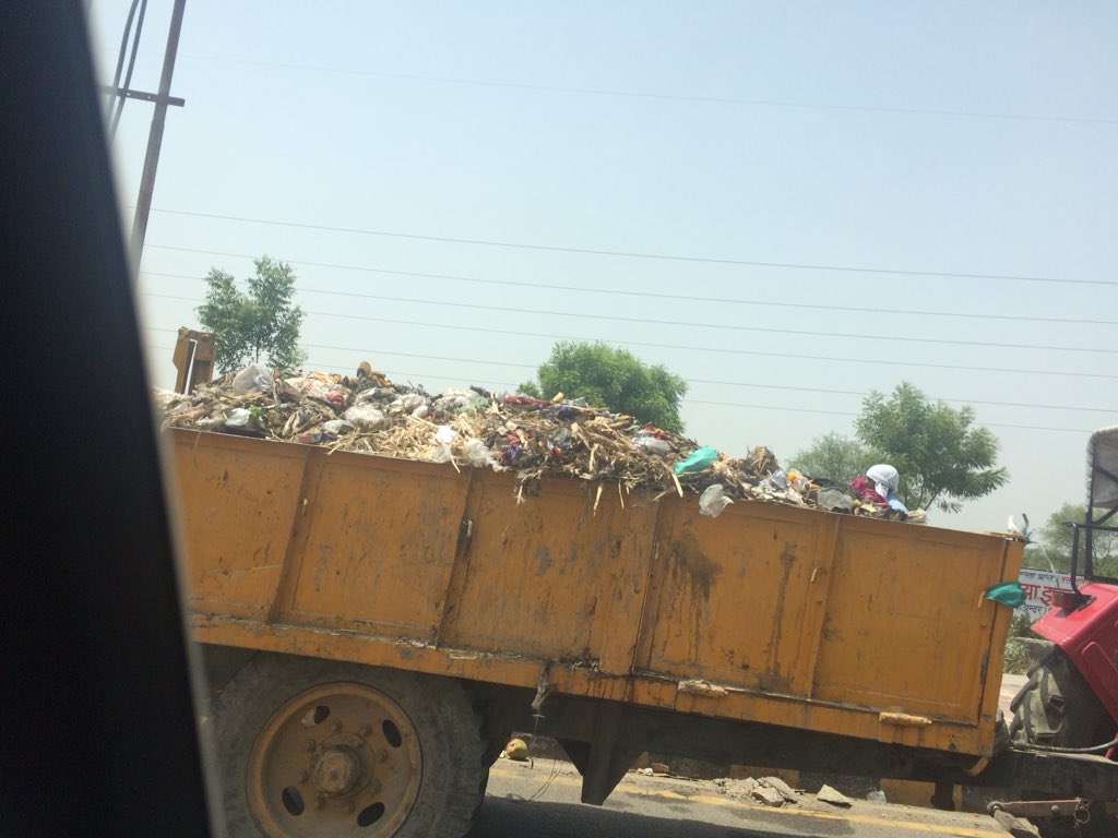 rajeevmahura's tweet photo. लगता है @noida_authority हमारे मुख्यमंत्री श्री @myogiadityanath जी से भी ऊपर है । उन्होंने कल योगी जी द्वारा दिए गए आश्वासन को भी मानने से इंकार कर दिया है । ये तानाशाही नहीं चलेगी । #AuthorityAgainstYogi https://t.co/XsTBNHn4so