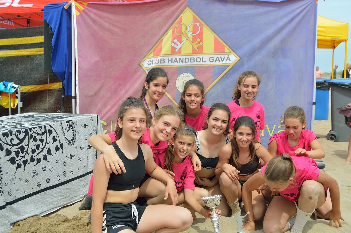 #HandbolPlatja ☀ | Comença el Tour Català 🏆 a Gavà 📍 (<a href="/Clubhandbolgava/">Club Handbol Gavà</a>) amb els primers guanyadors:

➡️ SM - Tetas Con Nata
➡️ SF -  <a href="/CorbiTeam/">The Corbi Team</a>
➡️ JM - <a href="/ARHSLaRoca/">ARHS La Roca</a>
➡️ CM - Pitukondrios
➡️ CF - @harresikaigan
➡️ IM - @harresikaigan
➡️ IF - @bmpastelitos