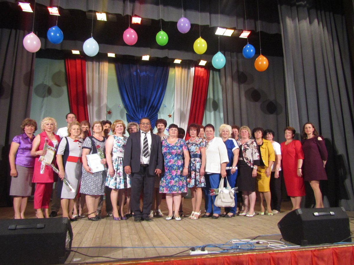 В Ильинском прошло торжественное мероприятие, посвящённое Дню медицинского работника. Медиков и главного врача ЦРБ А.М. Никогосяна поздравила Е.А. Власичева, секретарь Ильинского МО партии "Единая Россия", зам. председателя Общественного Совета при администрации Ильинского МР.