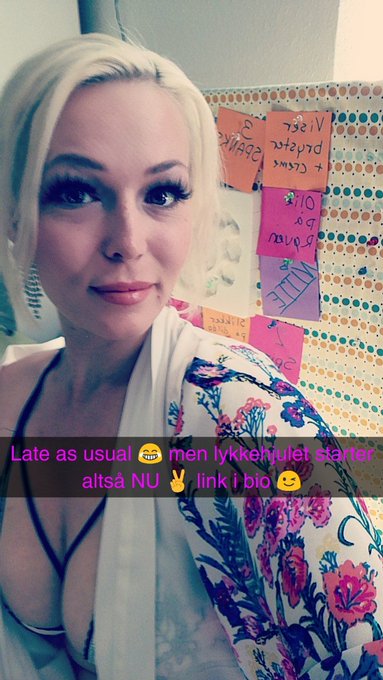 #lykkehjul #dkwebcamdk #NUFORHELVEDE 😛 https://t.co/GWlMvInHAv<a href="/tag/lykkehjul"class="tags">#lykkehjul</a><a href="/tag/dkwebcamdk"class="tags">#dkwebcamdk</a><a href="/tag/nuforhelvede"class="tags">#NUFORHELVEDE</a>