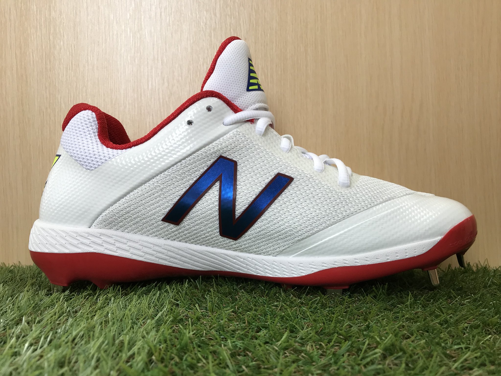 MLB】ニューバランス野球フランシスコ・リンドーア選手サイン入りスパイク