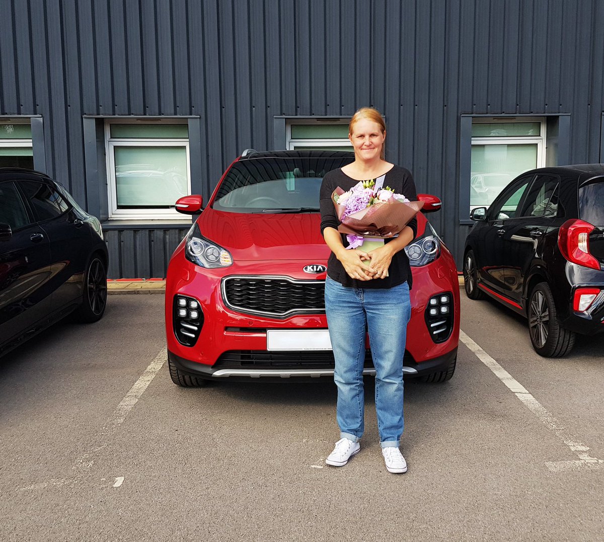 DriveEVOGO's tweet photo. We've hit an exciting milestone at EVOGO today...
Congratulations to Lorraine Dunne, who has taken out our 10,000th live agreement with this gorgeous Kia Sportage! 🎉🎉🎉
Thanks to all of our wonderful customers who continue to #goEVOGO😊 #carleasing https://t.co/9HfPZXH2eG