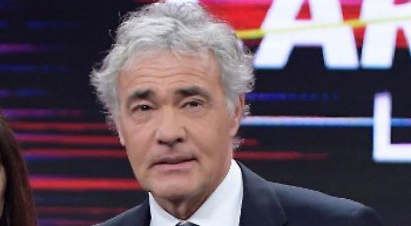 albegiorvalanga's tweet photo. #peraudiencesivendeancheilculo Quello che è successo a #nonelarena è di uno squallore abnorme.Per 2-3 punti di share in più, Giletti ha #consegnato in mano la trasmissione a Fabrizio Corona,che ha attaccato e offeso mezza Italia.Un condannato caro #Giletti è  un condannato. https://t.co/g5Xu16O0tV