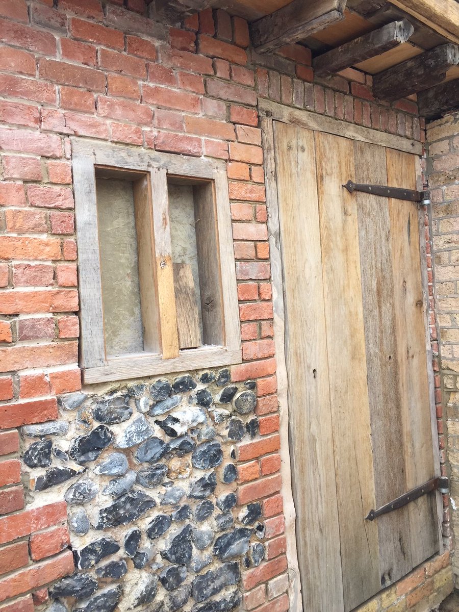 ocpmargate's tweet photo. The Lodge door nestled in its newly restored brickwork and flint with side window. The restored leaded windows are now ready to be fitted along with the buildings exterior finishing touches. #margate #lovemargate #visitthanet #visitkent #historicalpubskent https://t.co/hye1gZl4yn