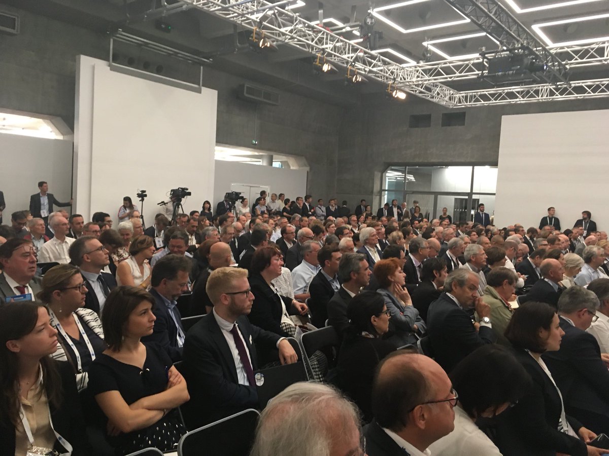 AMIF_asso's tweet photo. #SommetGParis, @BdT_IDF analyse la Smart City, une nouvelle façon de voir la ville durable et diversifiée. Les logements concentrent l’ensemble des sujets de la Smart City #amenagement #urbanisme #transports #logistique #energie #digitalisation #attractivite #DevEco #iledefrance https://t.co/x19K93Move