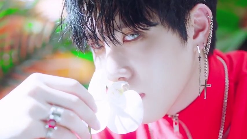preciwoo1117's tweet photo. #comeback #solodebut #donghan #sunset https://t.co/ejZkHhzFaZ