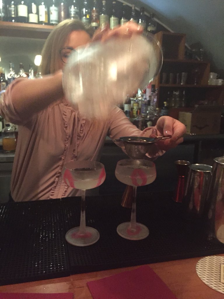 Nora from@loose cannon... opening today #takeonadirtymartini #NationalMartiniDay <a href="/RedLightBristol/">Red Light</a> <a href="/BobbysGin/">Bobby's Gin</a> #kissingmylips