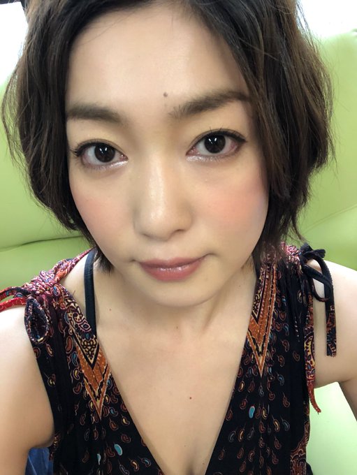 襟足切りたい。 おやすみ。 https://t.co/CkSQOKJ9SP<a href="/tag/mature"class="tags"><span>#mature</span></a><a href="/tag/japanmature"class="tags"><span>#japanmature</span></a>