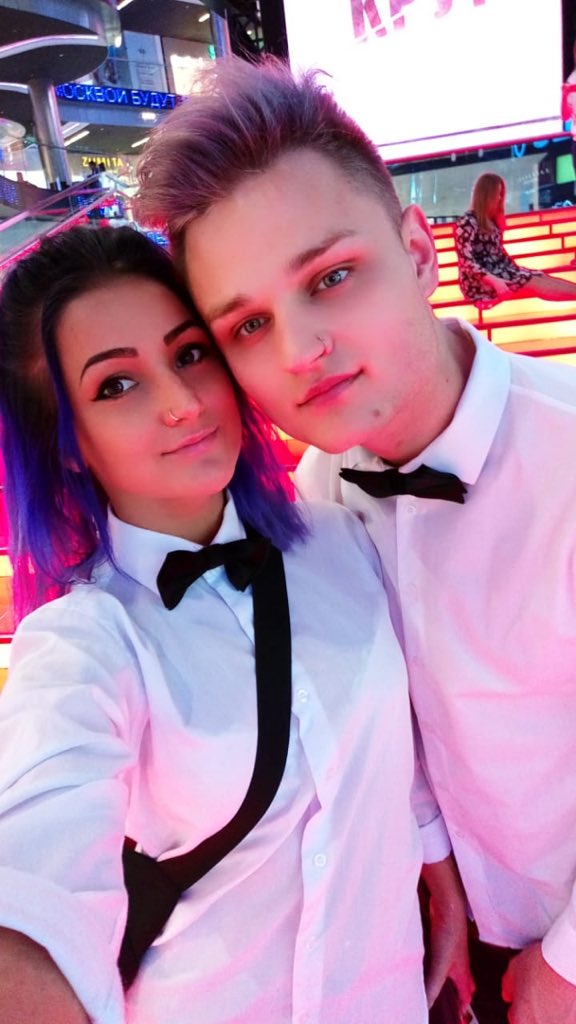 violet___mary's tweet image. The other day we walked around the shopping center.💋💜🖤😘Wait for surprises and look after us.😁🔥💥#OnlyWe