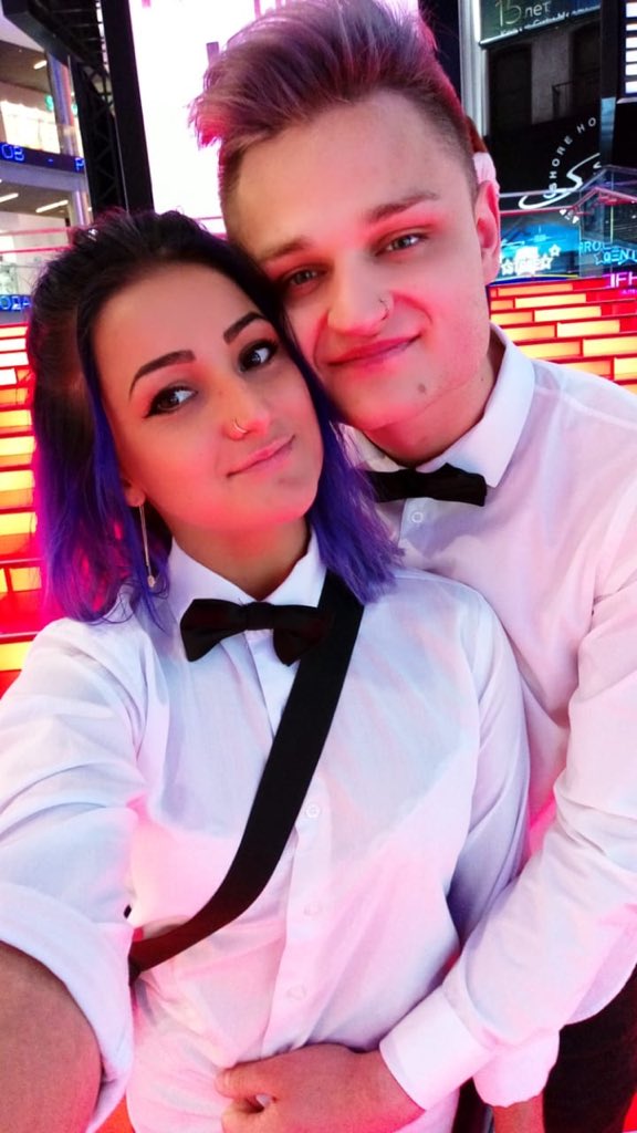 violet___mary's tweet image. The other day we walked around the shopping center.💋💜🖤😘Wait for surprises and look after us.😁🔥💥#OnlyWe